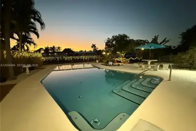 411 SE 6th Ave, Pompano Beach: photo 1 of 85