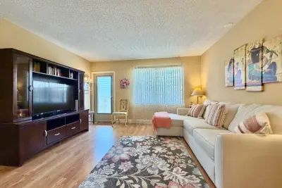 19 Abbey Ln #204, Delray Beach: photo 1 of 32