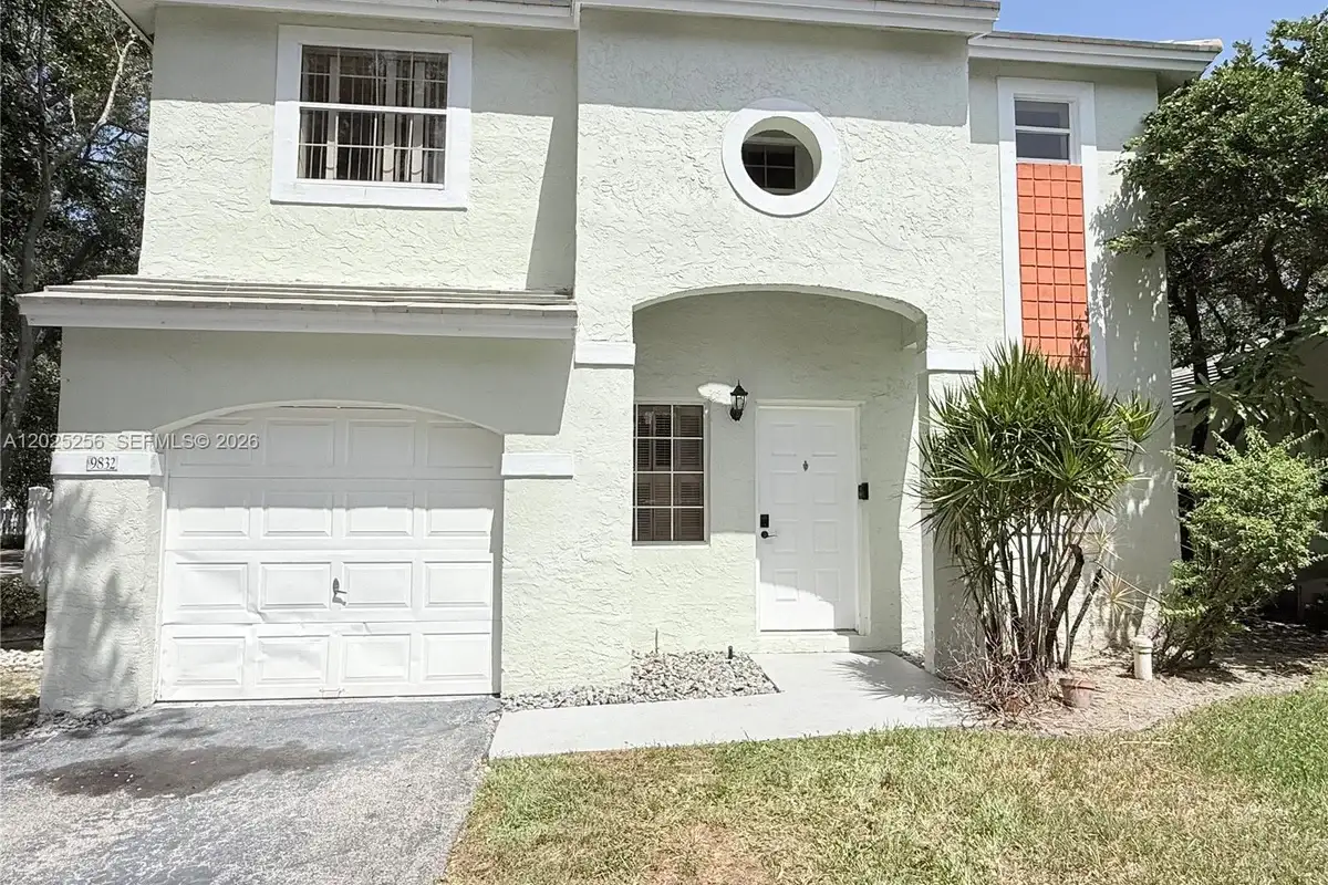 9832 NW 9th Ct, Plantation: photo 1 of 32