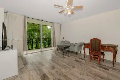 3401 N Country Club Dr #117, Aventura: photo 1 of 10