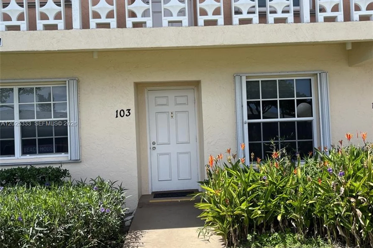 1640 NW 19th Ter #103, Delray Beach: photo 1 of 13