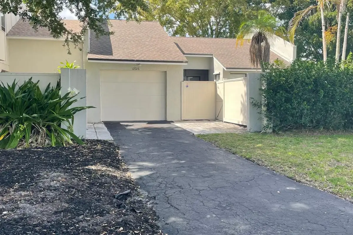 12726 Spinnaker Ln, Wellington: photo 1 of 31