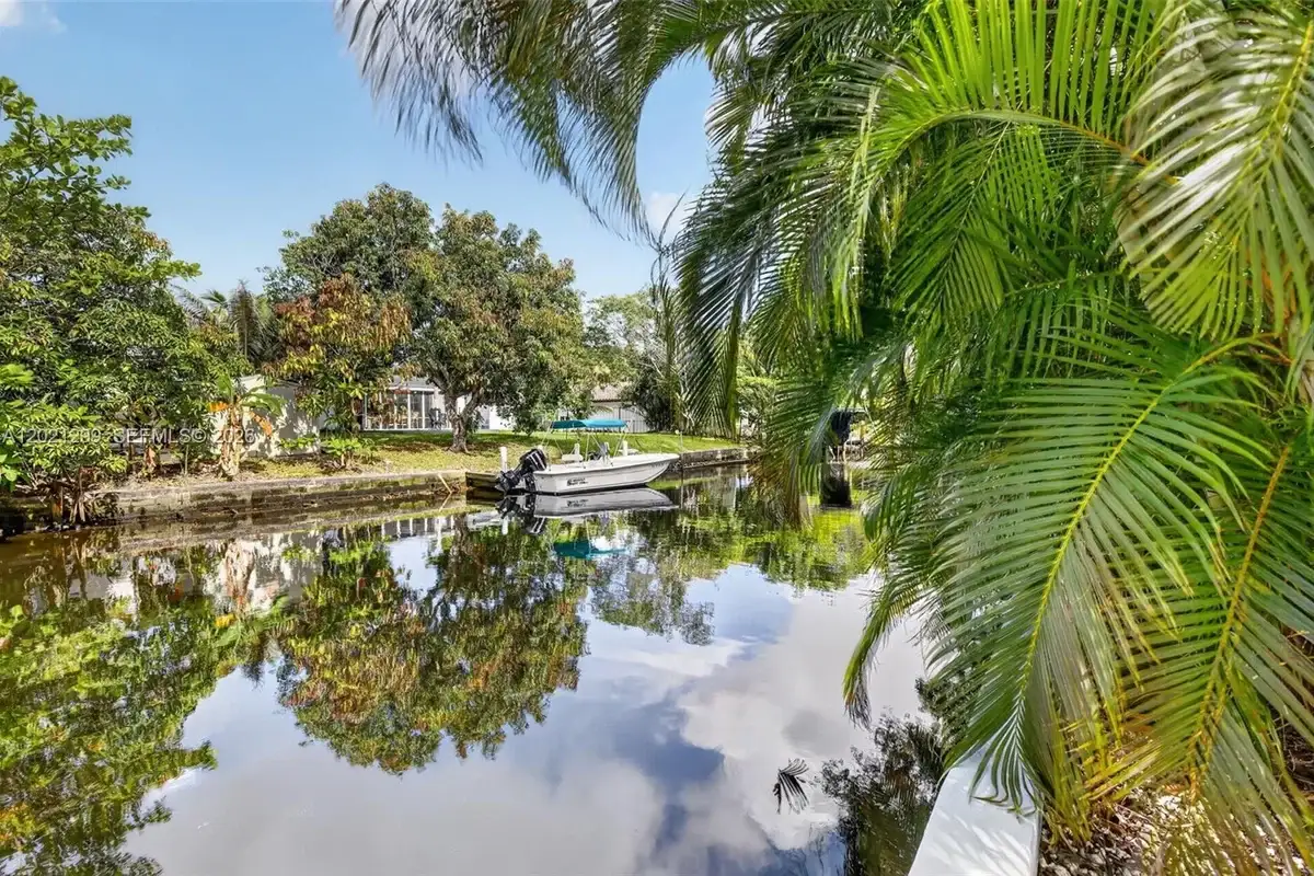 2048 SW 28th Ter, Fort Lauderdale: photo 1 of 43