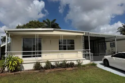 2041 SW 84th Ave, Davie: photo 1 of 17