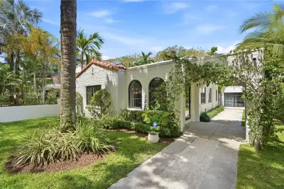 1220 Cordova St, Coral Gables: photo 1 of 22