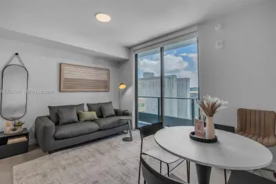 121 NE 5th St #2107, Miami: photo 1 of 31
