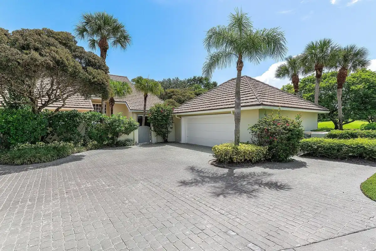 2584 Muirfield Ct, Wellington: photo 1 of 51