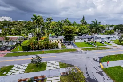 548 East Dr, Miami Springs: photo 1 of 75