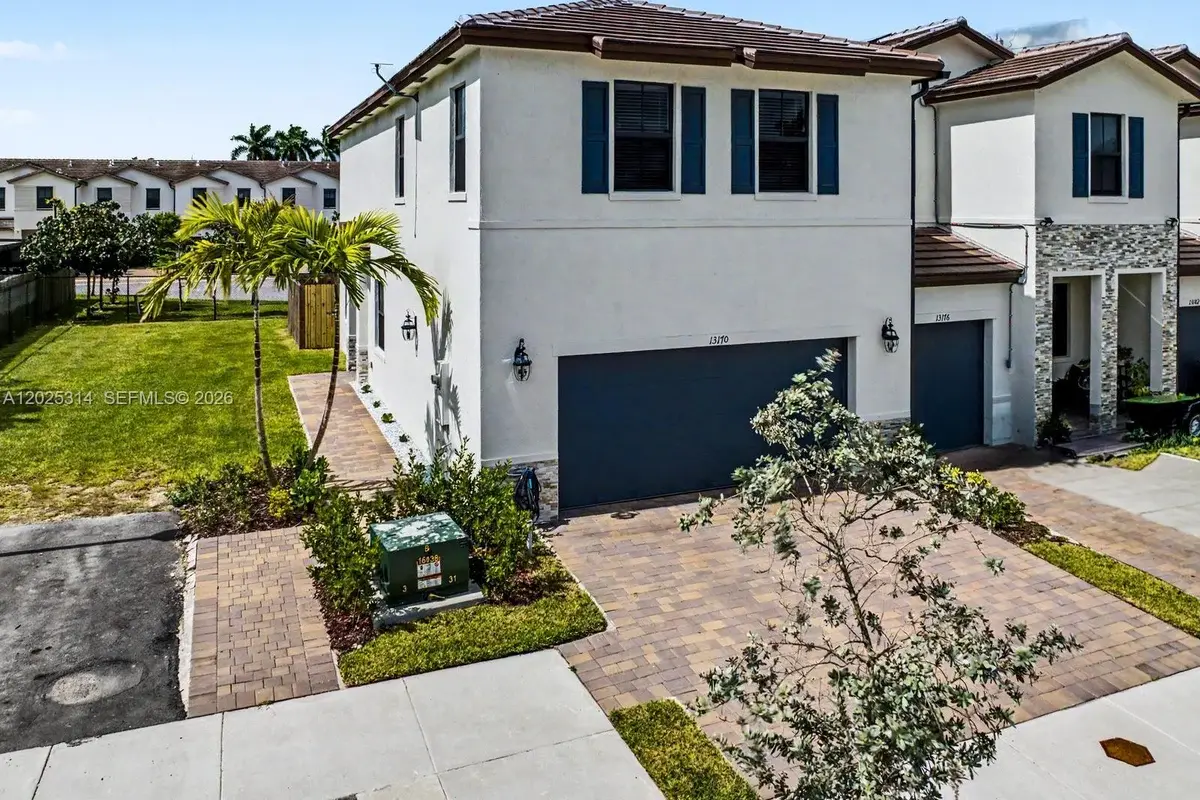 13170 SW 232nd Ln, Miami: photo 1 of 27