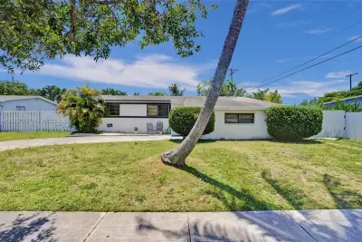 9910 Bahama Dr, Cutler Bay: photo 1 of 31