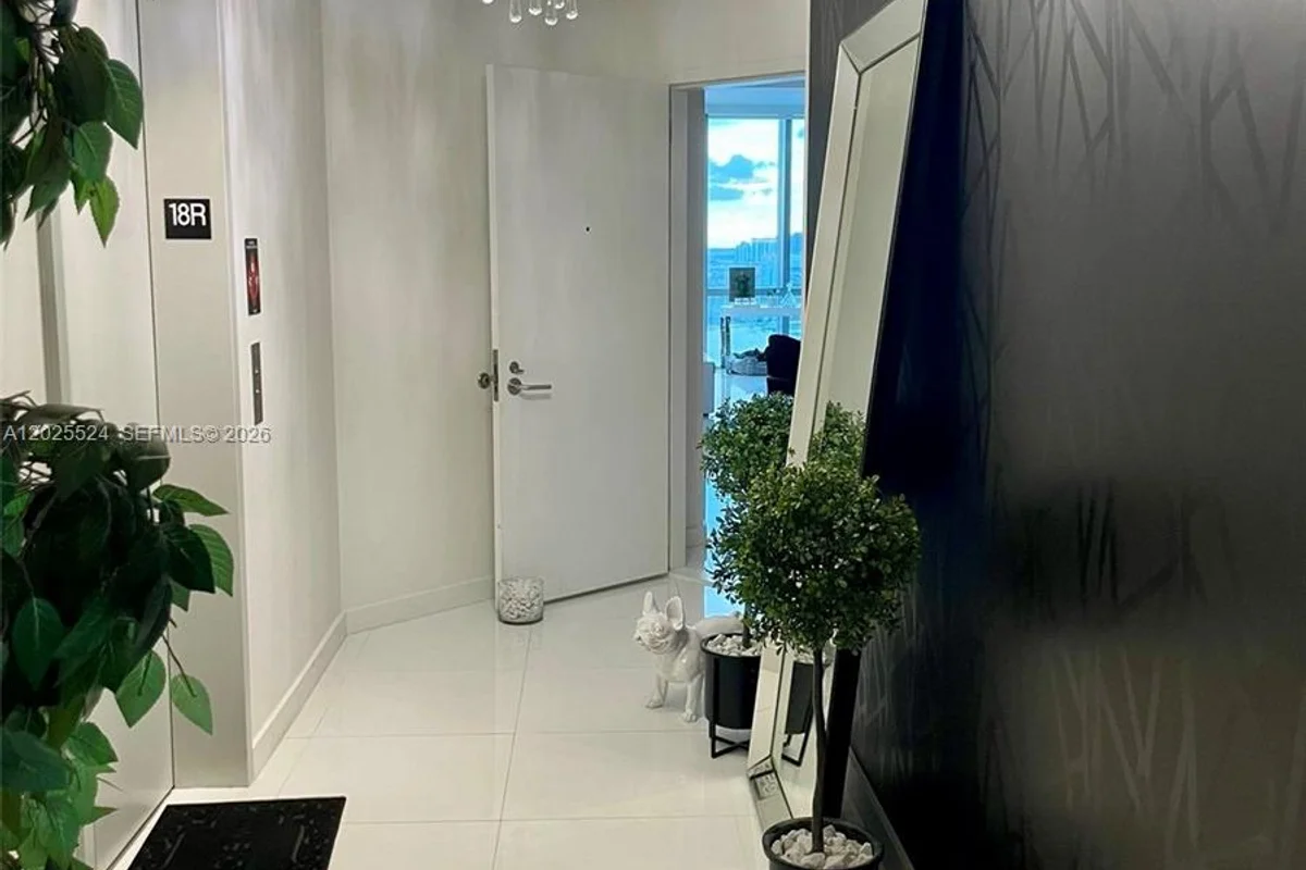 851 NE 1st Ave #1808, Miami: photo 1 of 26