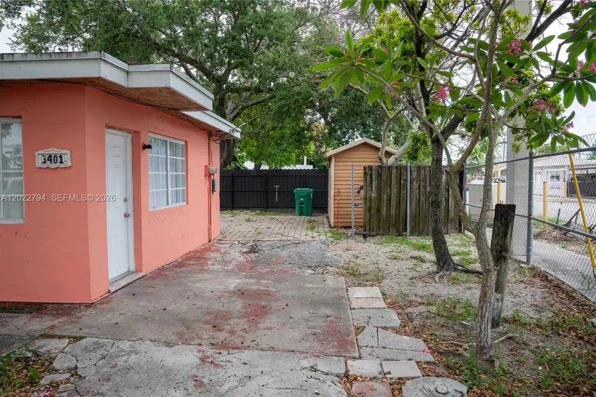 3401 NW 15th St, Miami: photo 1 of 25