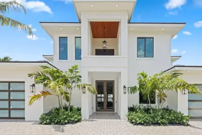 1160 Emerald Dr, Riviera Beach: photo 1 of 86