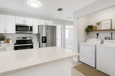 1180 NW 67th St #2, Miami: photo 1 of 30