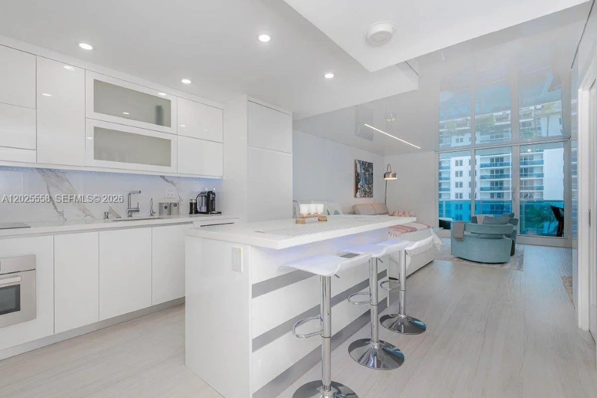 2301 Collins Ave #811, Miami Beach: photo 1 of 27