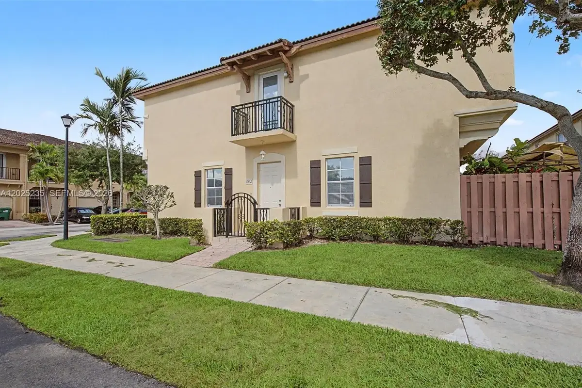 12853 SW 135th St, Miami: photo 1 of 22