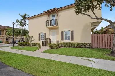 12853 SW 135th St, Miami: photo 1 of 22
