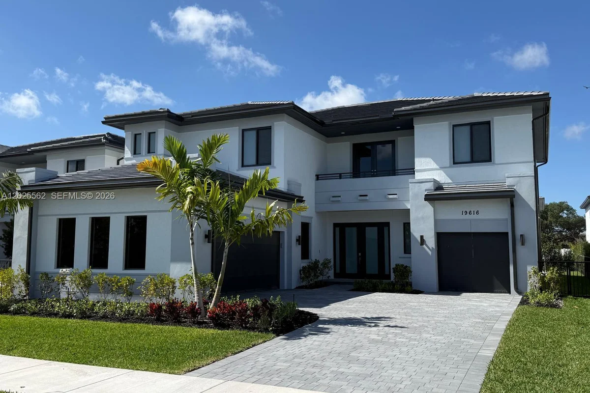 19616 NE 14th Ct, Miami: photo 1 of 3