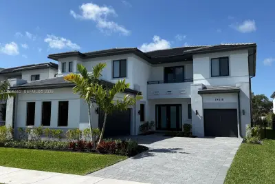 19616 NE 14th Ct, Miami: photo 1 of 3