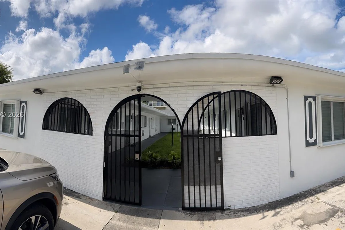 775 NE 128th St #6, North Miami: photo 1 of 11