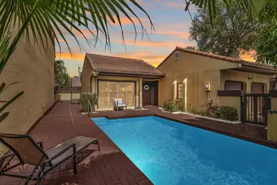 20331 NE 10th Ct, Miami: photo 1 of 45