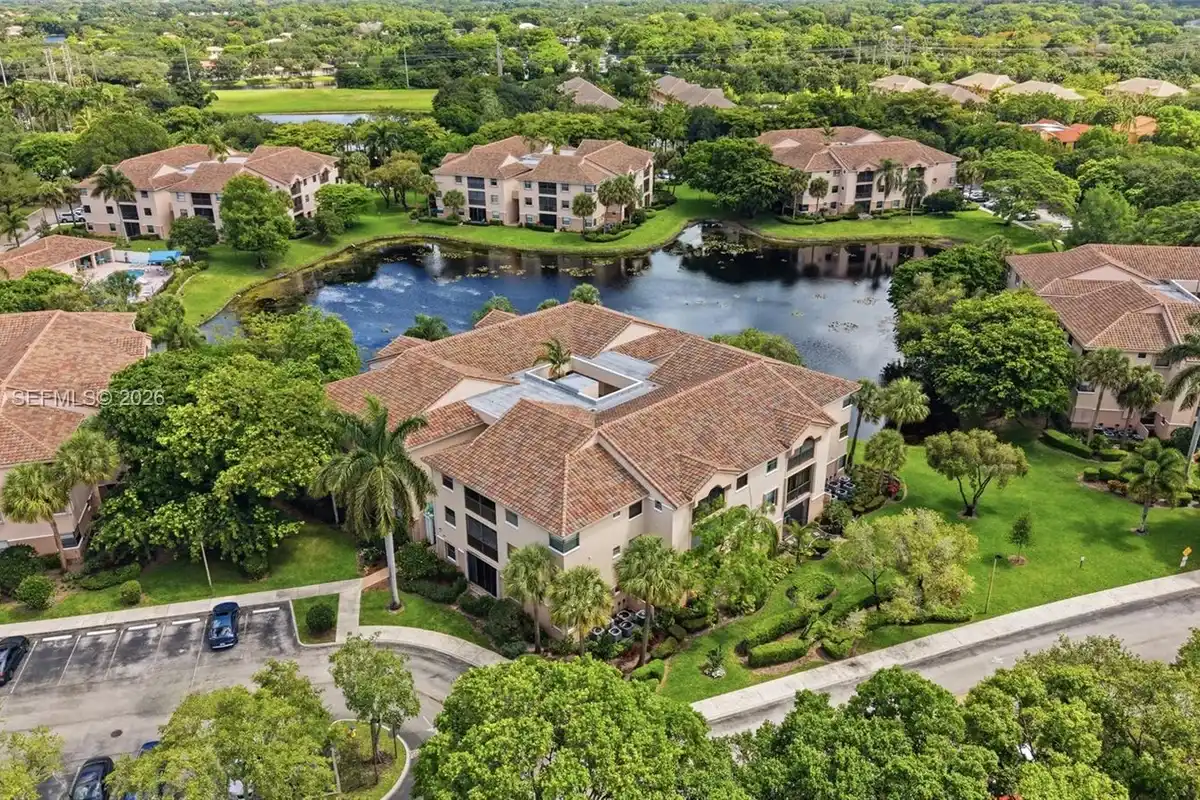 4111 Coral Tree Cir #327, Coconut Creek: photo 1 of 59
