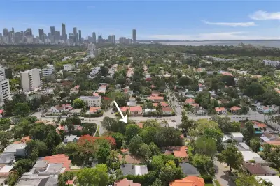 2300 SW 22nd Ave, Miami: photo 1 of 39