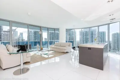 200 Biscayne Boulevard Way #3102, Miami: photo 1 of 36
