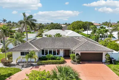 2940 NE 39th Ct, Lighthouse Point: photo 1 of 42