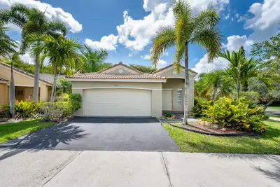 1252 Sabal Trl, Weston: photo 1 of 42