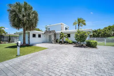 5920 NE 21st Rd, Fort Lauderdale: photo 1 of 39