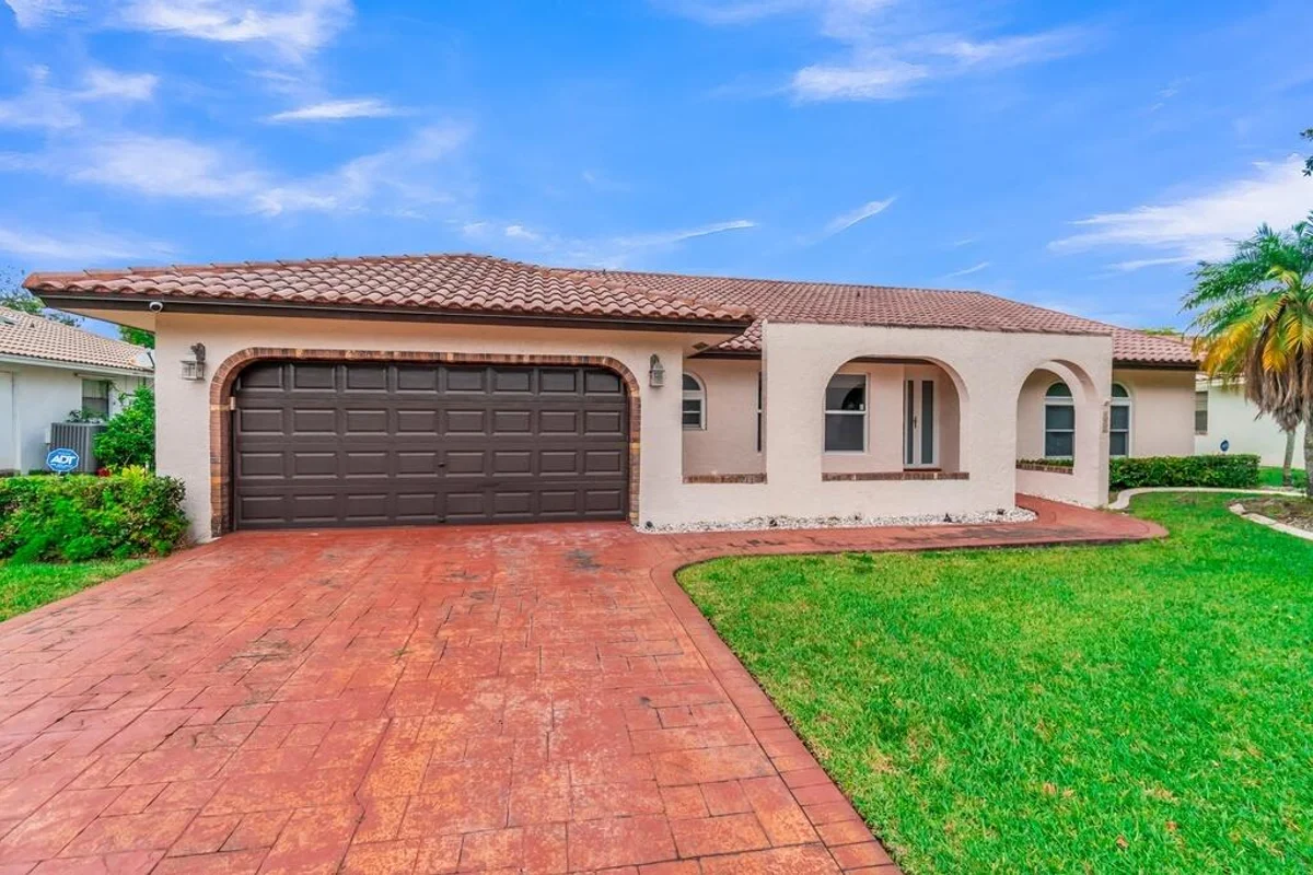 895 NW 110th Ln, Coral Springs: photo 1 of 37