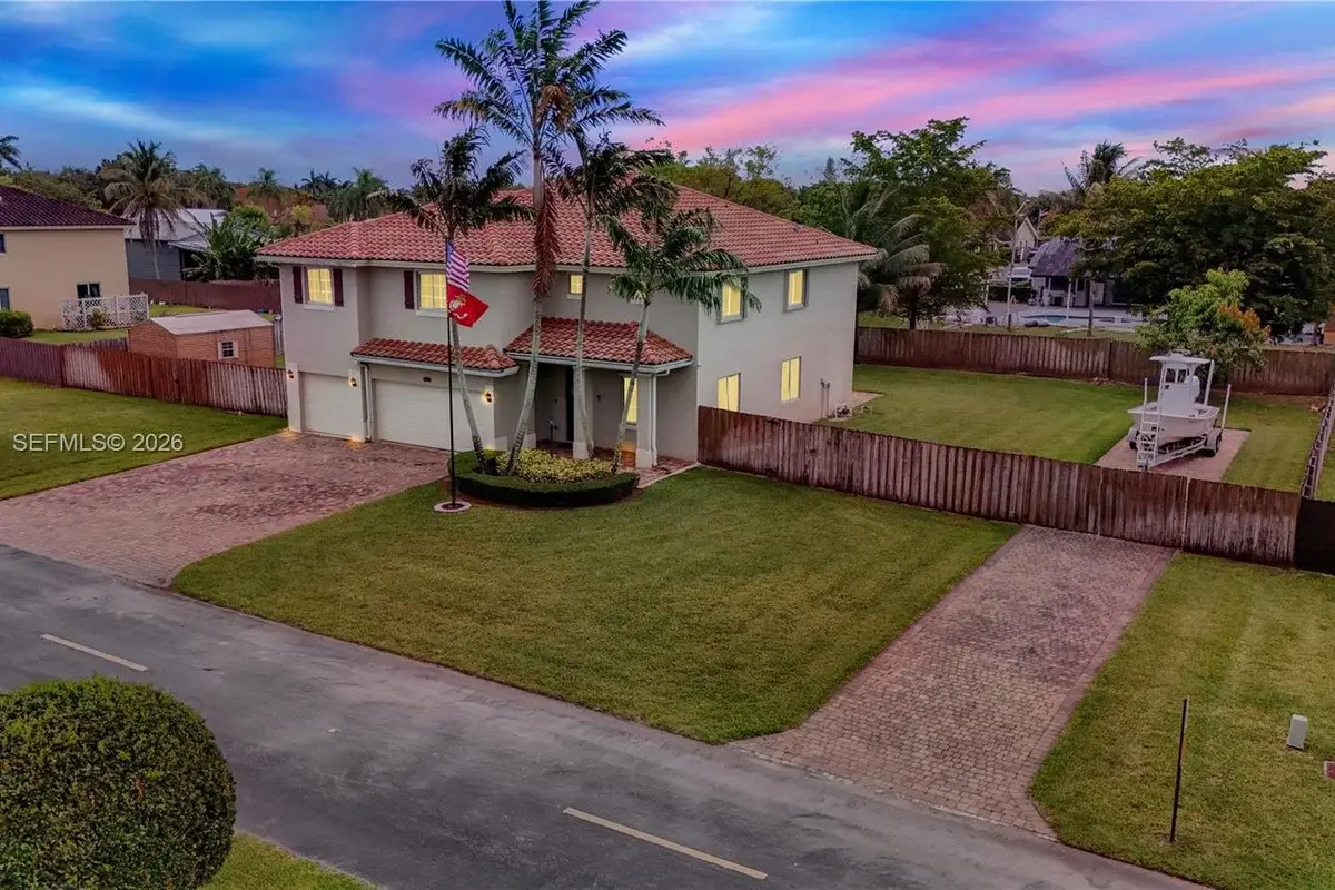 1730 NW 21st St, Homestead: photo 1 of 50