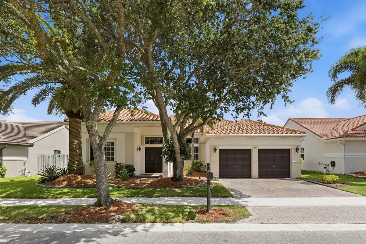 832 Heritage Dr, Weston: photo 1 of 43