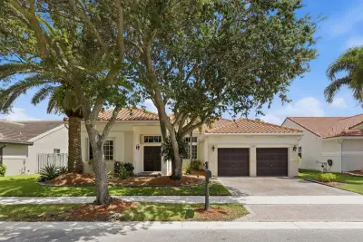 832 Heritage Dr, Weston: photo 1 of 43