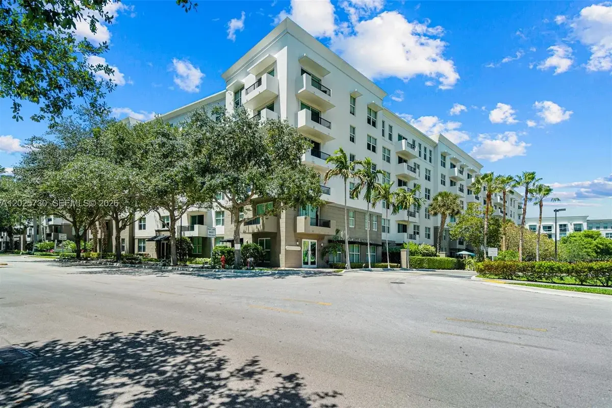 2421 NE 65th St #408, Fort Lauderdale: photo 1 of 33