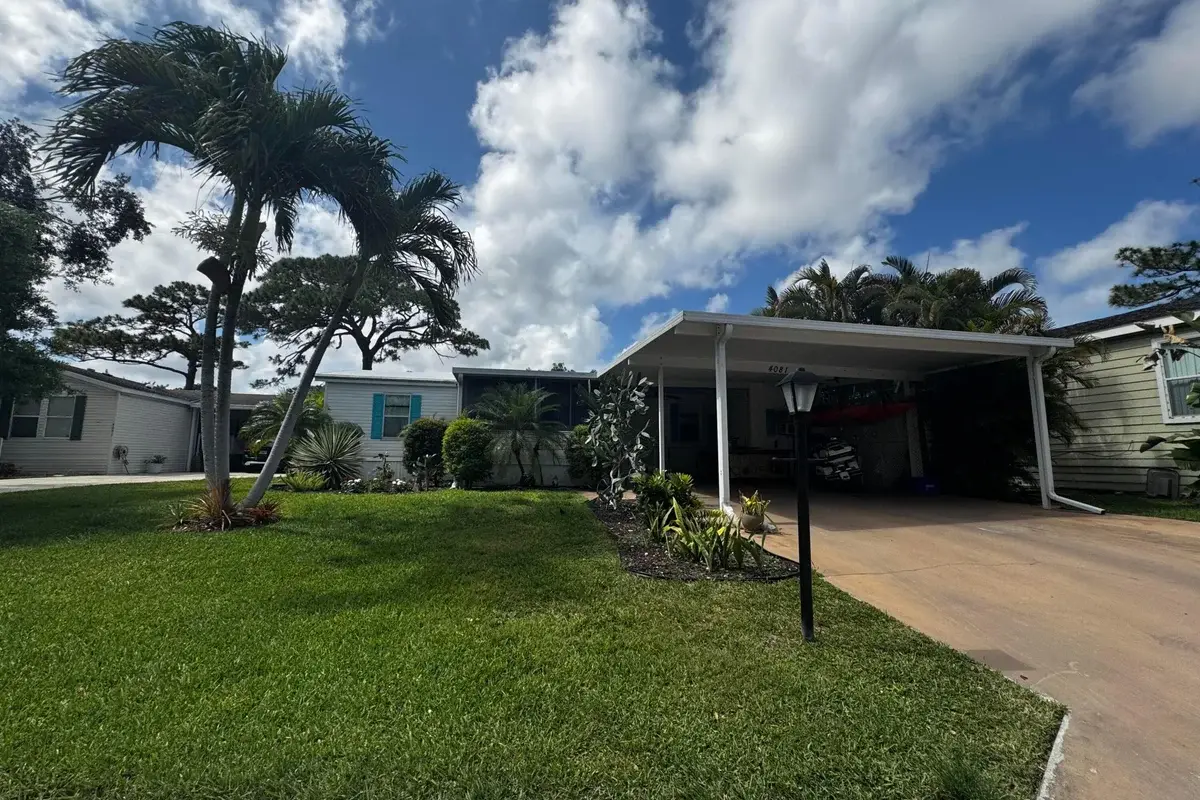 4081 4th Ct, Lantana: photo 1 of 19