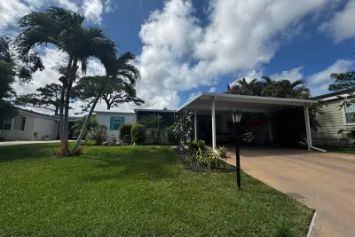 4081 4th Ct, Lantana: photo 1 of 19