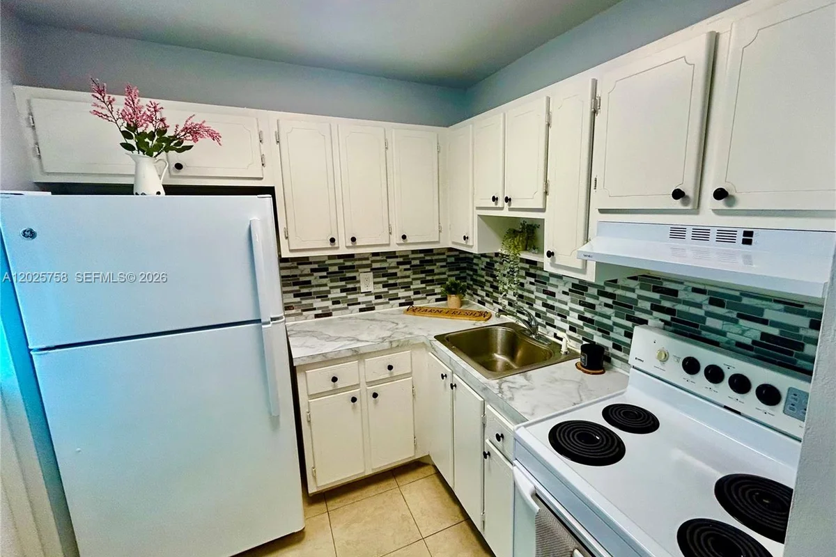 2213 NE 1st Ct #203, Boynton Beach: photo 1 of 16