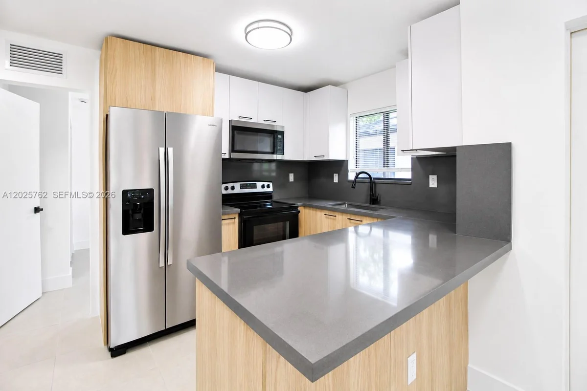 1834 NW 63rd St, Miami: photo 1 of 16