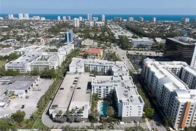 2421 NE 65th St #408, Fort Lauderdale: photo 1 of 33