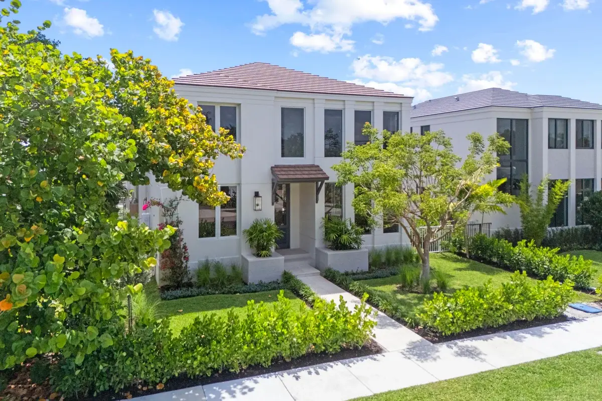 519 SE 4th Ave, Delray Beach: photo 1 of 49