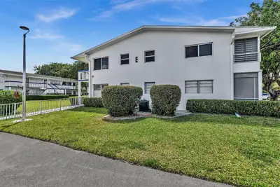 117 Westbury E, Deerfield Beach: photo 1 of 37