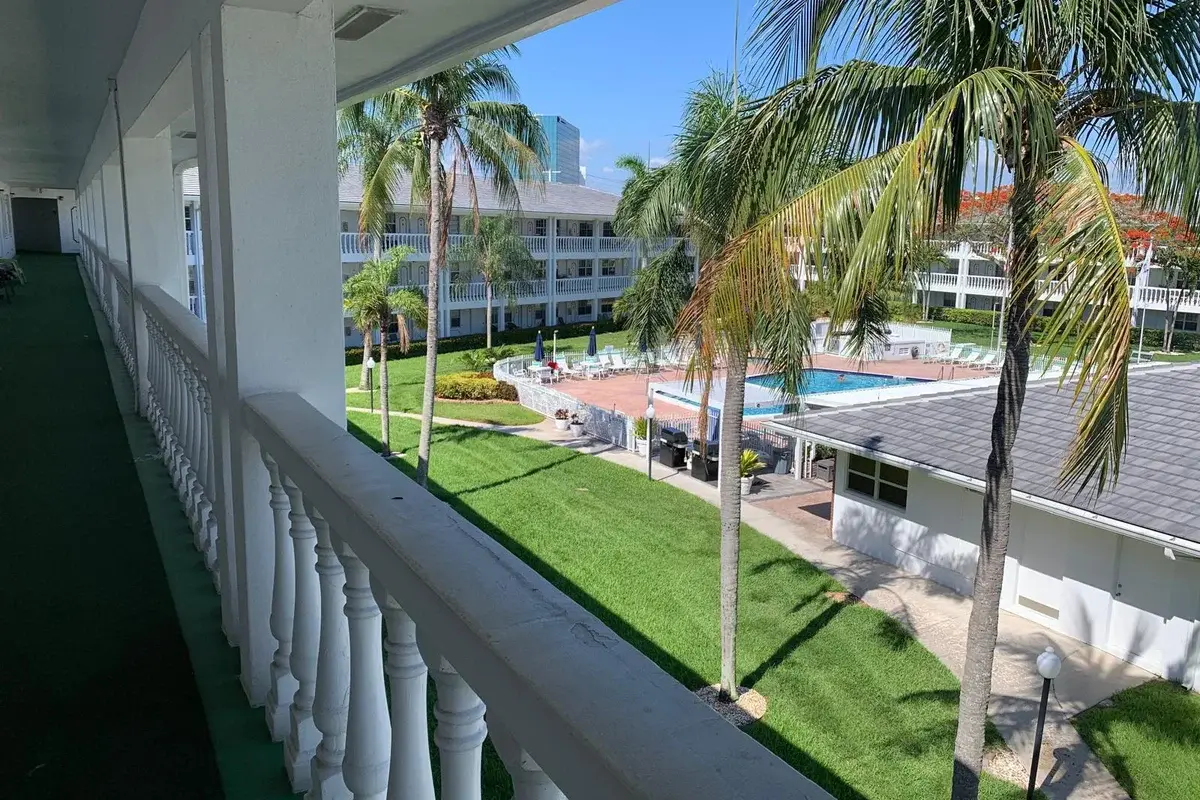 2453 NE 51st St #D316, Fort Lauderdale: photo 1 of 22