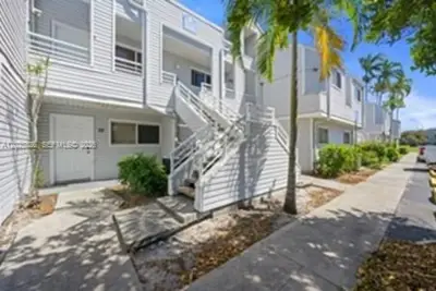 3425 NW 44th St #204, Oakland Park: photo 1 of 21