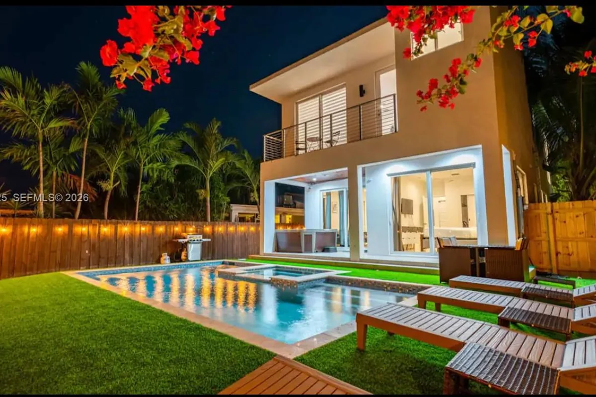 1547 Jackson St, Hollywood: photo 1 of 30
