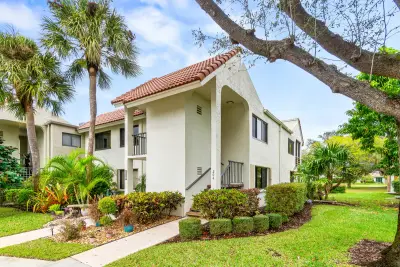 5687 Fairway Park Dr, Boynton Beach: photo 1 of 34