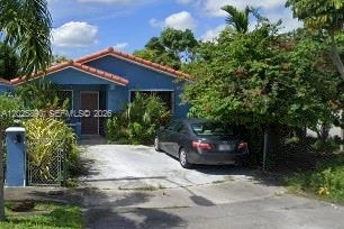 4198 W 10th Ave, Hialeah: photo 1 of 8