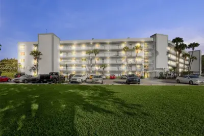 6400 NW 2nd Ave #117, Boca Raton: photo 1 of 20