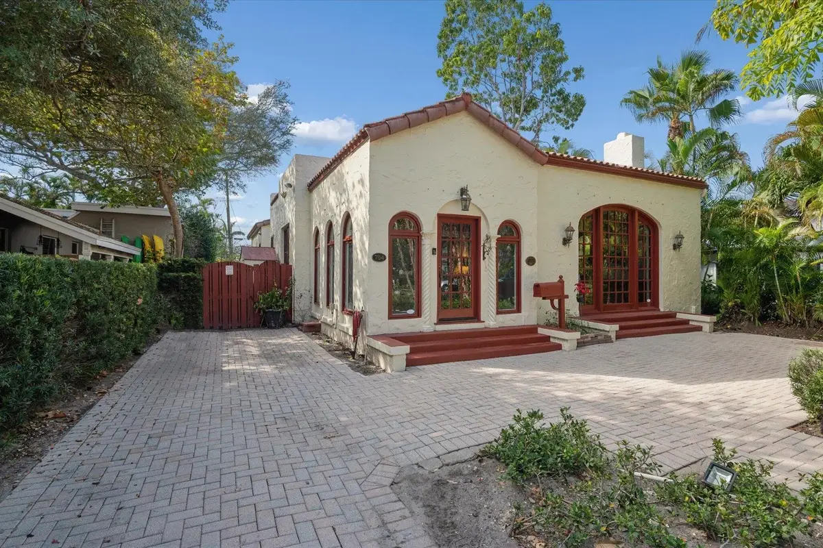 704 SE 8th St, Fort Lauderdale: photo 1 of 37